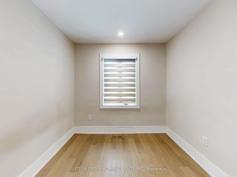 Photo 20 at 270 Brighton Avenue, Bathurst Manor, Toronto