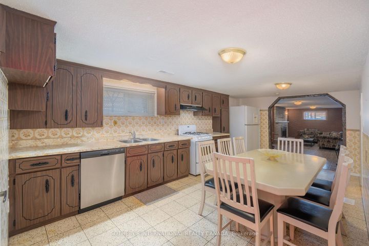 Photo 18 at 90 Andrew Park, West Woodbridge, Vaughan