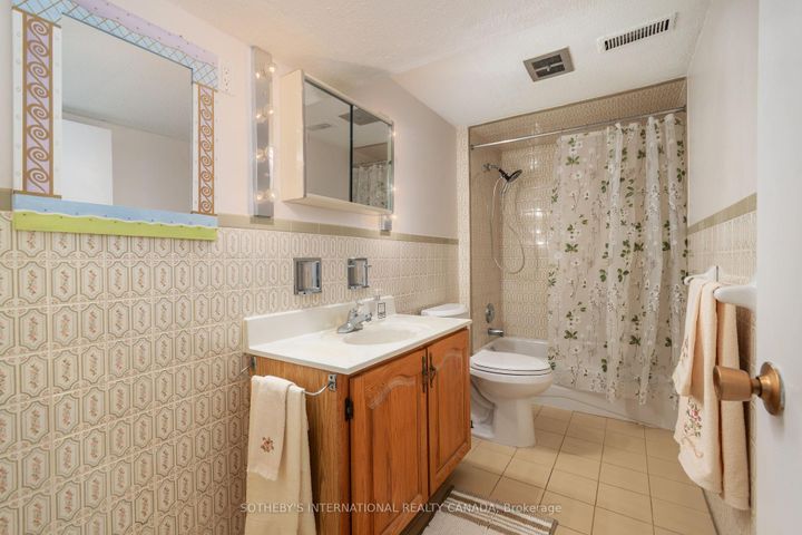 Photo 23 at 90 Andrew Park, West Woodbridge, Vaughan