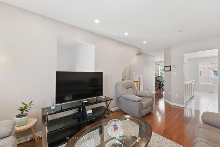 Photo 10 at 92 - 2 Clay Brick Court, Brampton North, Brampton