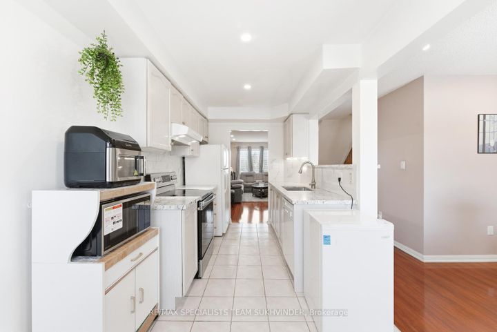 Photo 12 at 92 - 2 Clay Brick Court, Brampton North, Brampton