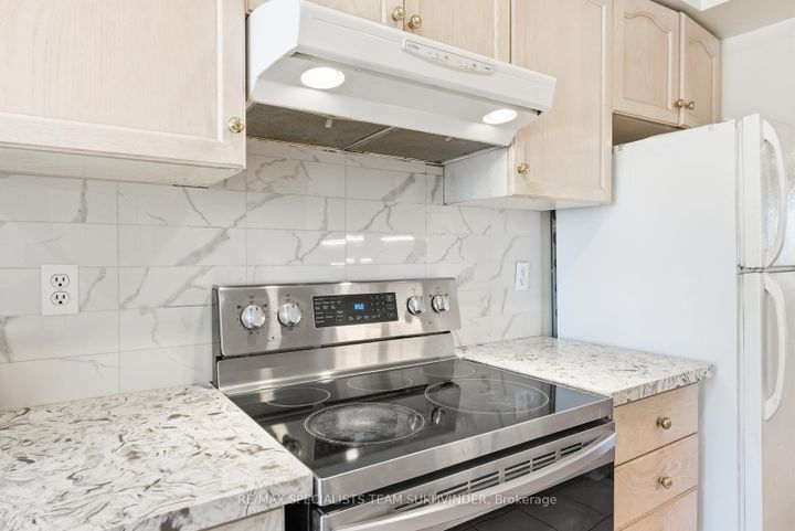 Photo 16 at 92 - 2 Clay Brick Court, Brampton North, Brampton