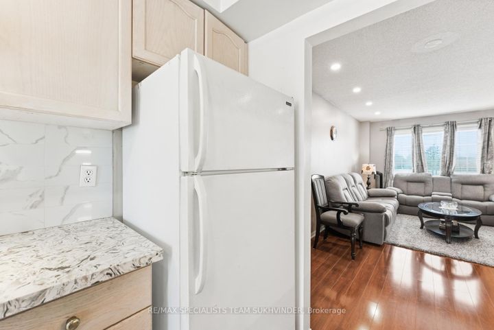 Photo 18 at 92 - 2 Clay Brick Court, Brampton North, Brampton