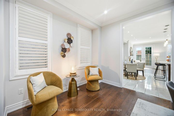 Photo 7 at 86 Hatton Garden Road, Vellore Village, Vaughan