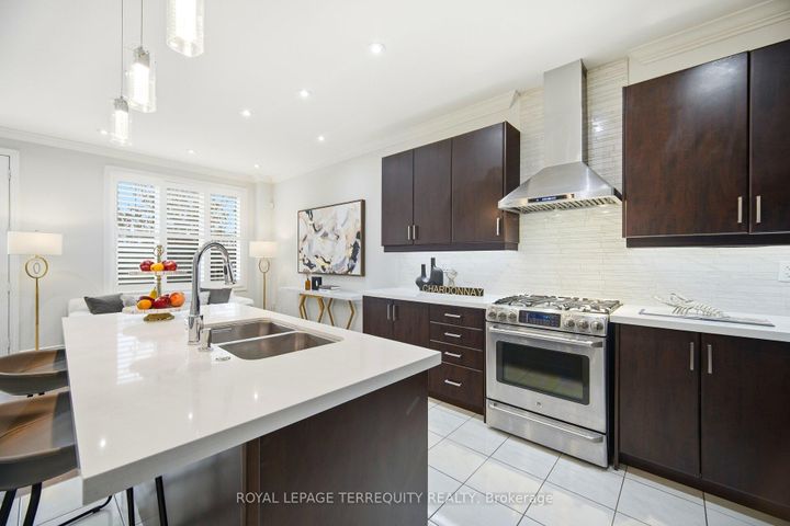 Photo 10 at 86 Hatton Garden Road, Vellore Village, Vaughan