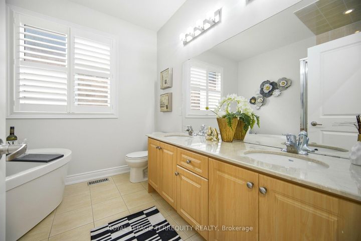 Photo 28 at 86 Hatton Garden Road, Vellore Village, Vaughan