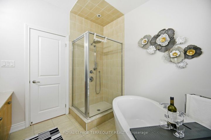 Photo 30 at 86 Hatton Garden Road, Vellore Village, Vaughan