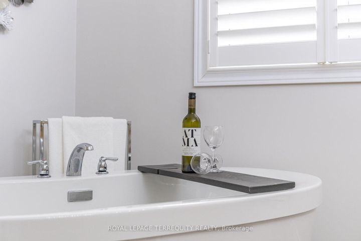 Photo 31 at 86 Hatton Garden Road, Vellore Village, Vaughan