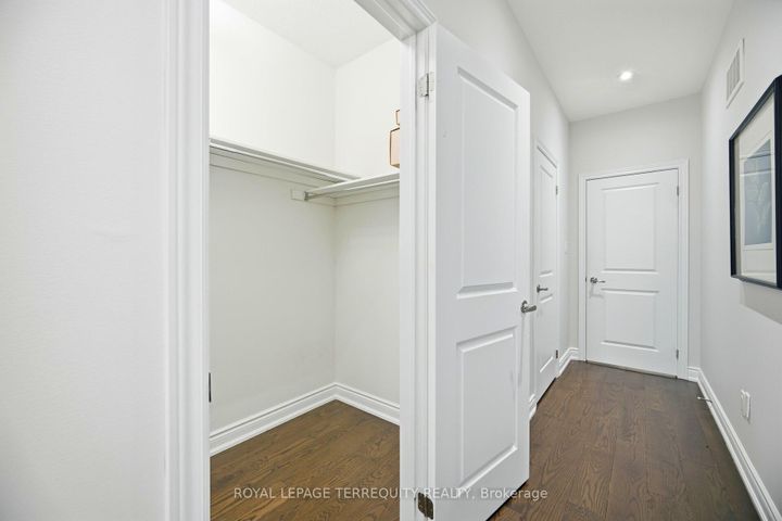 Photo 32 at 86 Hatton Garden Road, Vellore Village, Vaughan