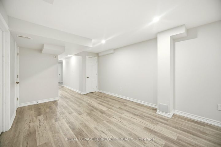 Photo 43 at 86 Hatton Garden Road, Vellore Village, Vaughan