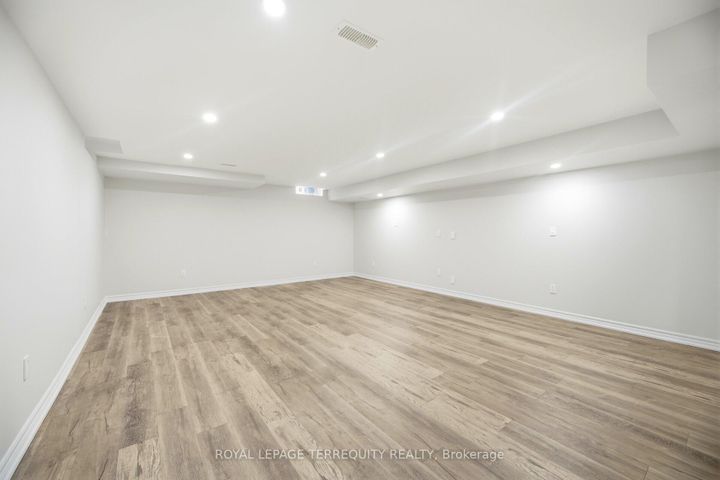 Photo 44 at 86 Hatton Garden Road, Vellore Village, Vaughan