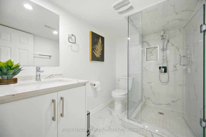 Photo 46 at 86 Hatton Garden Road, Vellore Village, Vaughan