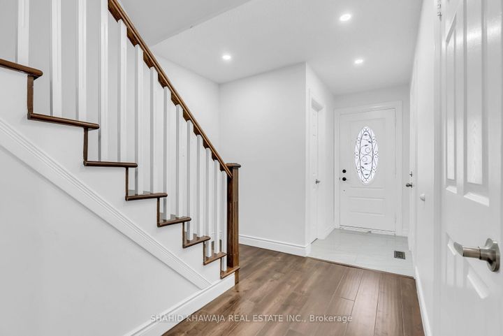 Photo 5 at 6655 Ganymede Road, Meadowvale, Mississauga