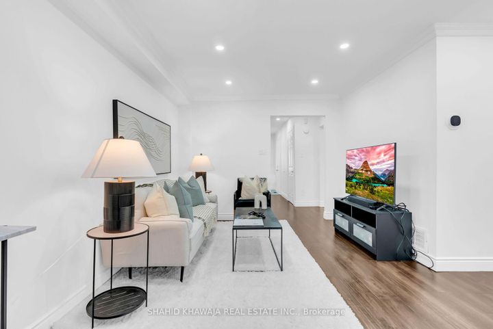 Photo 7 at 6655 Ganymede Road, Meadowvale, Mississauga