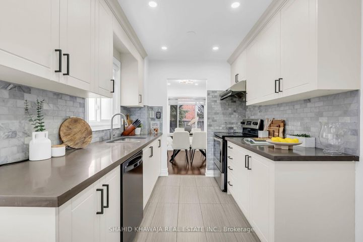 Photo 11 at 6655 Ganymede Road, Meadowvale, Mississauga