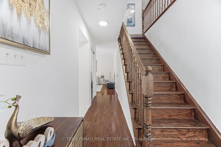 Photo 10 at 3 Decker Hollow Circle, Credit Valley, Brampton