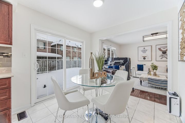 Photo 13 at 3 Decker Hollow Circle, Credit Valley, Brampton