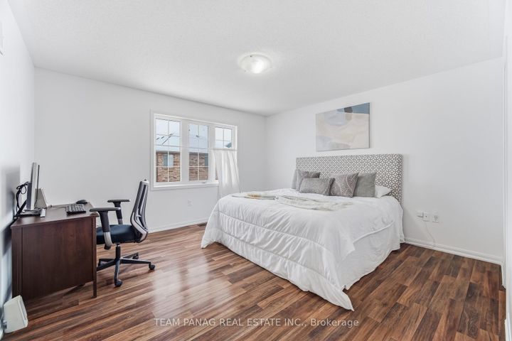 Photo 21 at 3 Decker Hollow Circle, Credit Valley, Brampton
