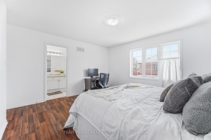 Photo 22 at 3 Decker Hollow Circle, Credit Valley, Brampton