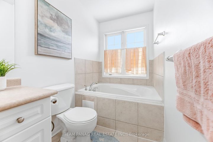 Photo 24 at 3 Decker Hollow Circle, Credit Valley, Brampton