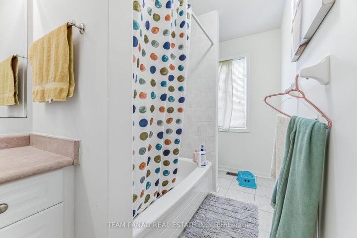 Photo 32 at 3 Decker Hollow Circle, Credit Valley, Brampton