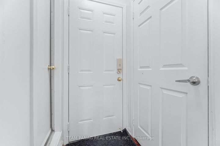 Photo 33 at 3 Decker Hollow Circle, Credit Valley, Brampton