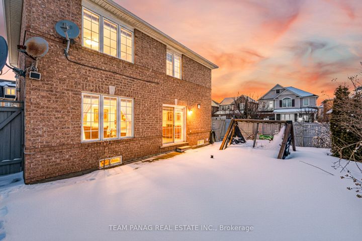 Photo 41 at 3 Decker Hollow Circle, Credit Valley, Brampton