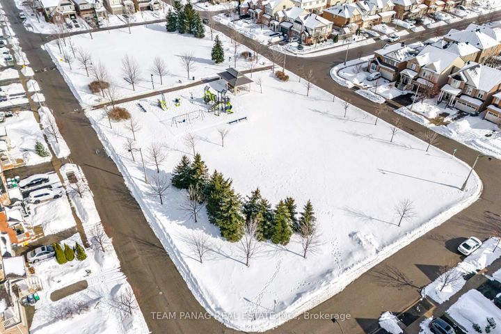 Photo 43 at 3 Decker Hollow Circle, Credit Valley, Brampton