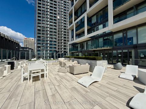 Photo 7 at 725 - 8 Hillsdale Avenue E, Mount Pleasant West, Toronto