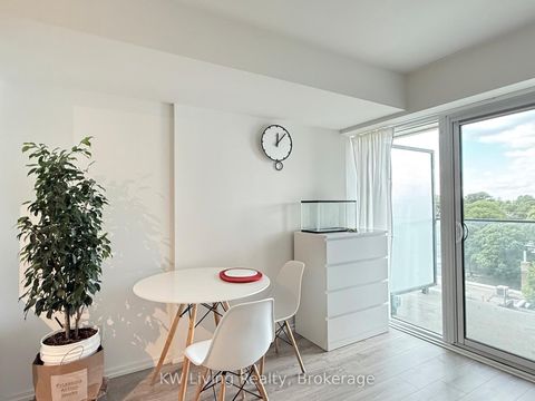 Photo 21 at 725 - 8 Hillsdale Avenue E, Mount Pleasant West, Toronto