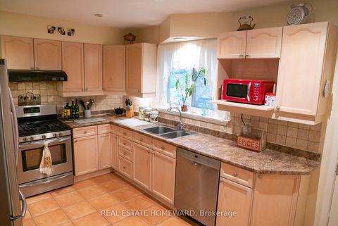 Photo 5 at 35 Valentine Drive, Donalda, Toronto