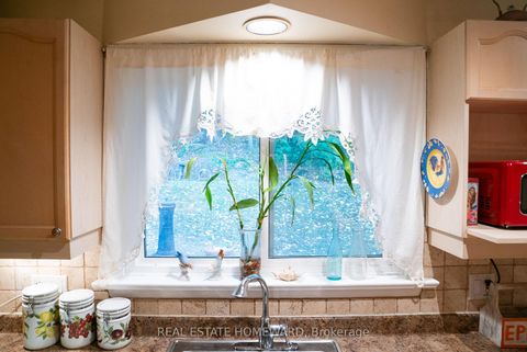 Photo 7 at 35 Valentine Drive, Donalda, Toronto