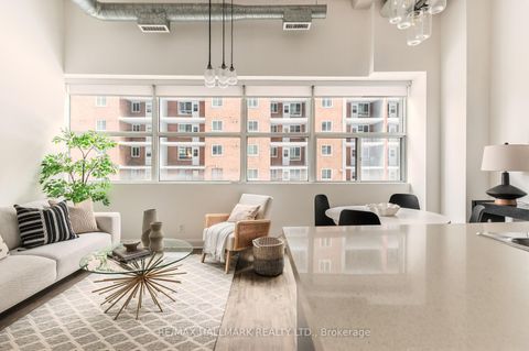Photo 3 at 202 - 700 King Street W, Waterfront Communities C1, Toronto