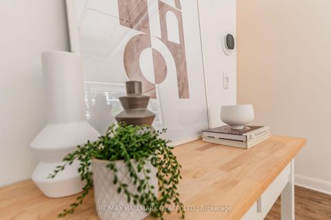 Photo 4 at 202 - 700 King Street W, Waterfront Communities C1, Toronto