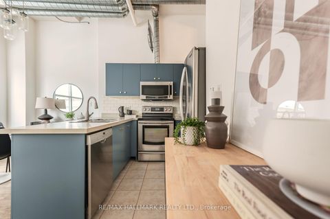 Photo 10 at 202 - 700 King Street W, Waterfront Communities C1, Toronto