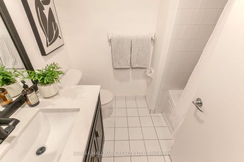 Photo 18 at 202 - 700 King Street W, Waterfront Communities C1, Toronto