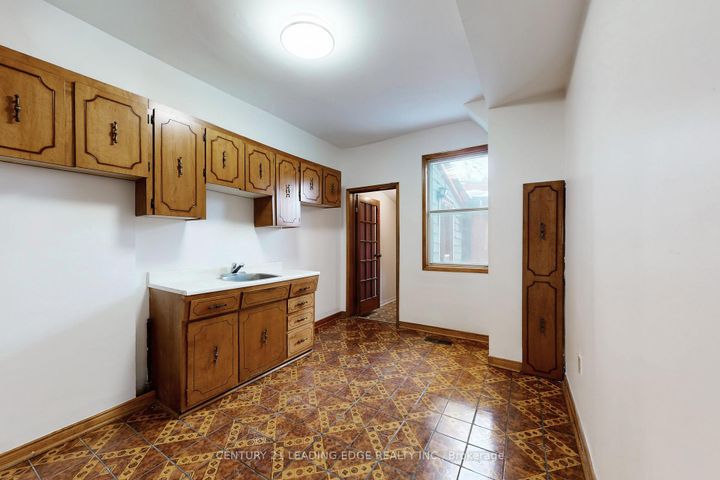 Photo 14 at 296 MONTROSE Avenue, Little Italy, Toronto