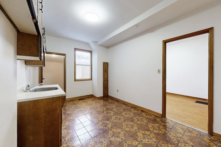 Photo 16 at 296 MONTROSE Avenue, Little Italy, Toronto