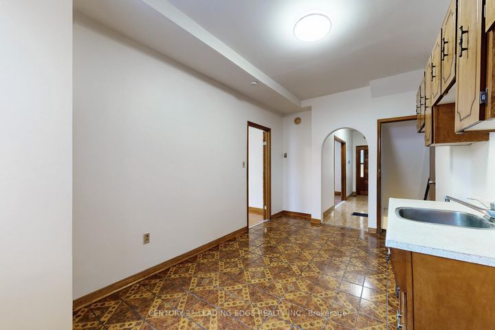 Photo 19 at 296 MONTROSE Avenue, Little Italy, Toronto