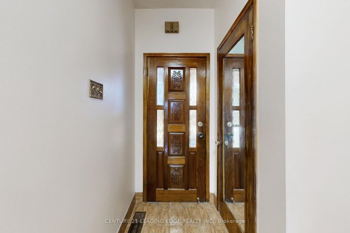 Photo 25 at 296 MONTROSE Avenue, Little Italy, Toronto