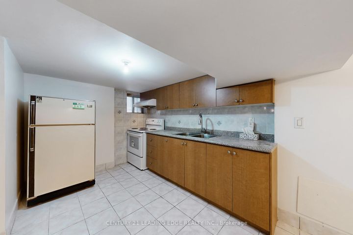 Photo 42 at 296 MONTROSE Avenue, Little Italy, Toronto