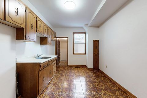 Photo 15 at 296 MONTROSE Avenue, Little Italy, Toronto