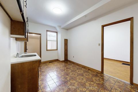 Photo 16 at 296 MONTROSE Avenue, Little Italy, Toronto