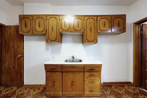 Photo 17 at 296 MONTROSE Avenue, Little Italy, Toronto