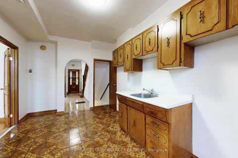 Photo 18 at 296 MONTROSE Avenue, Little Italy, Toronto