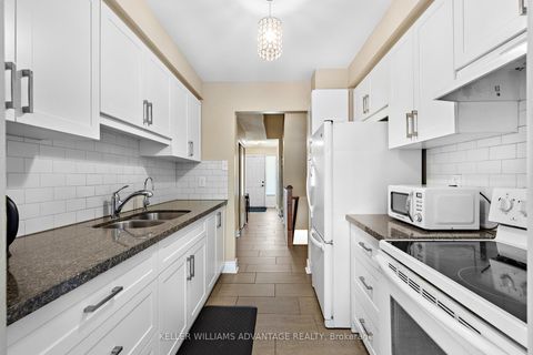 Photo 14 at 17 - 1051 Sandhurst Circle, Agincourt North, Toronto