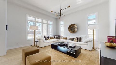 Photo 10 at 85A ELM GROVE Avenue, Oak Ridges, Richmond Hill