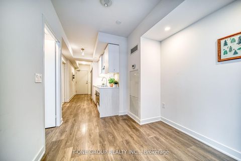 Photo 5 at 2808 - 99 Broadway Avenue, Mount Pleasant West, Toronto