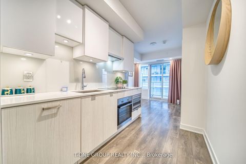 Photo 7 at 2808 - 99 Broadway Avenue, Mount Pleasant West, Toronto