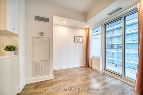 Photo 8 at 2808 - 99 Broadway Avenue, Mount Pleasant West, Toronto